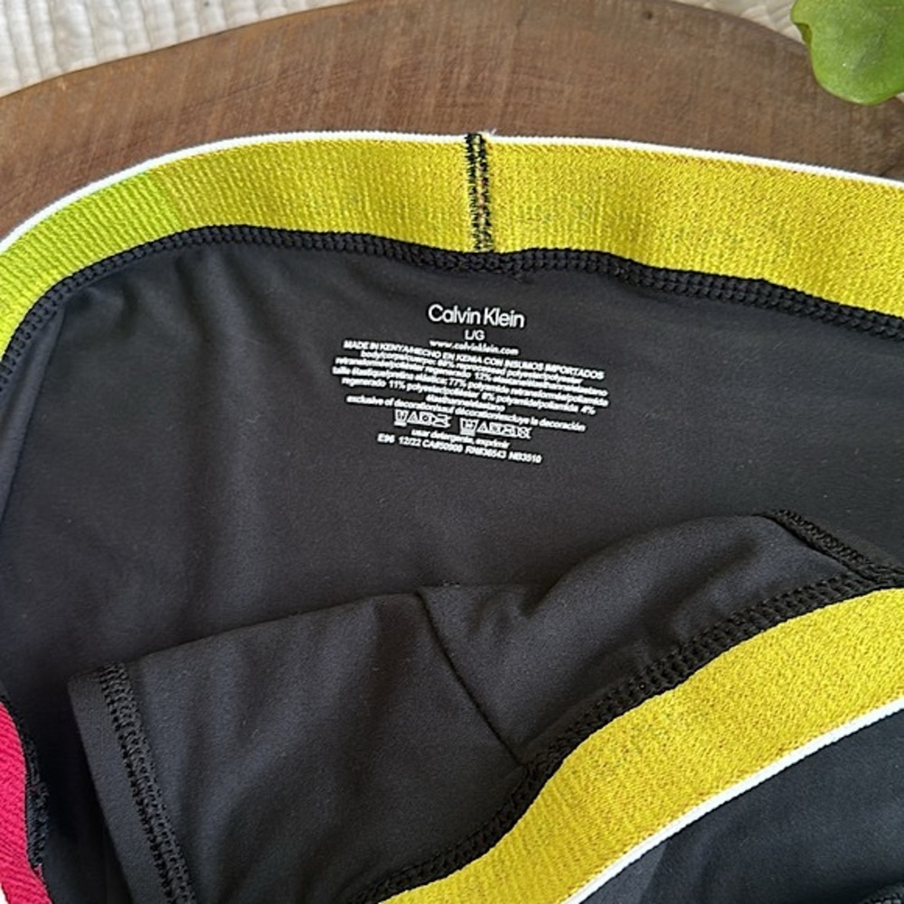 Calvin Klein - Picture 3 of 6